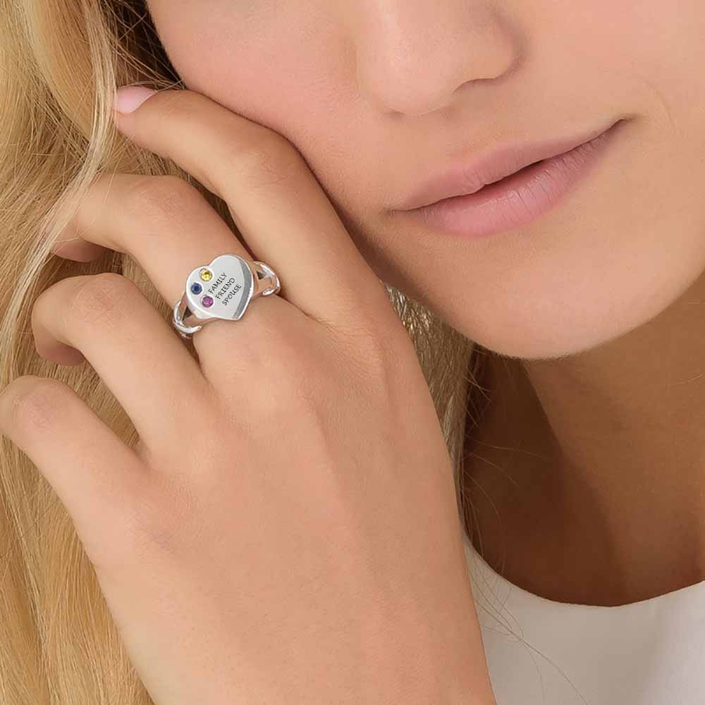 Luxurious heart-shaped diamond ring