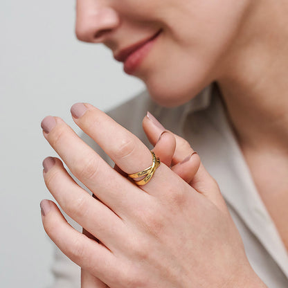 Exquisite and extraordinary cross ring